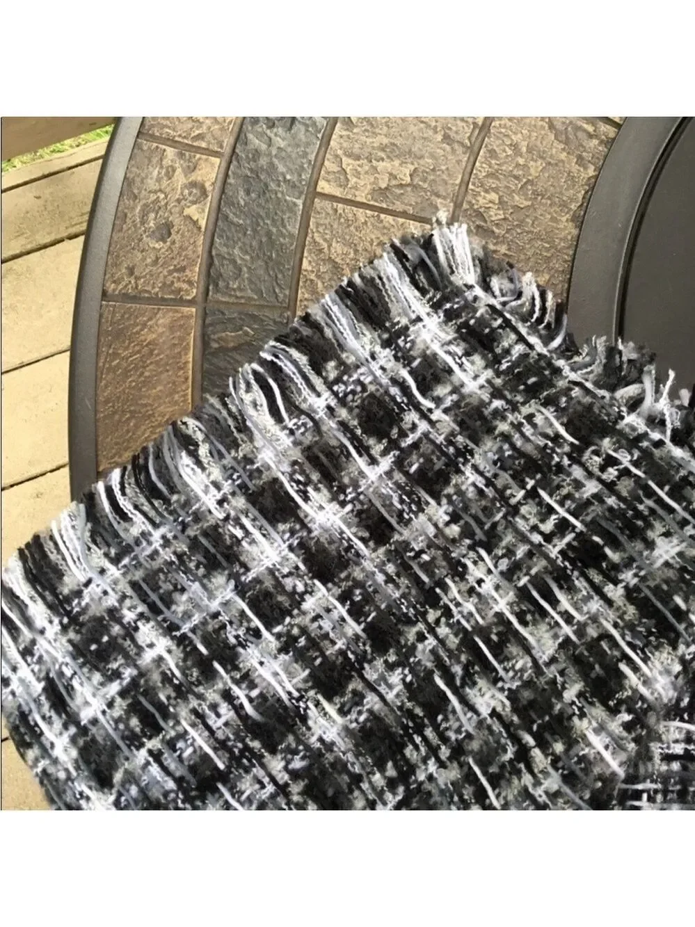 Apt 9 Micro Plaid  motif blanket Scarf Woman’s OSFM black gray & white